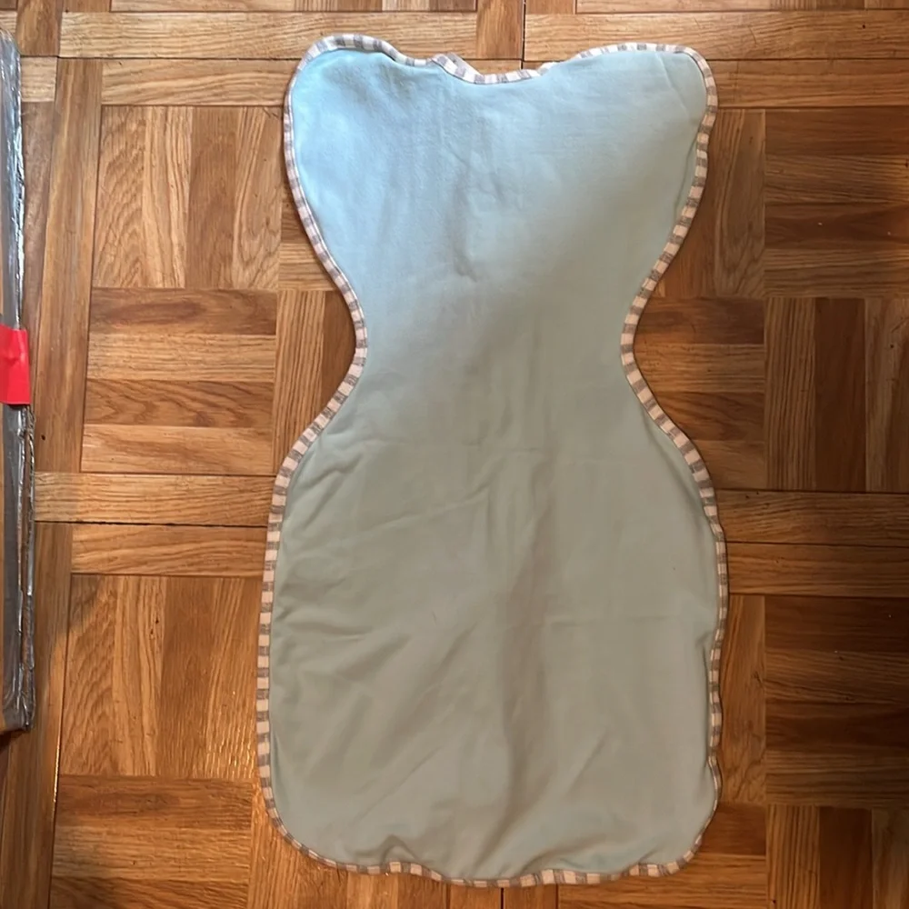 Love To Dream Swaddles x2 (Small) and 1 medium - Picture 5 of 10